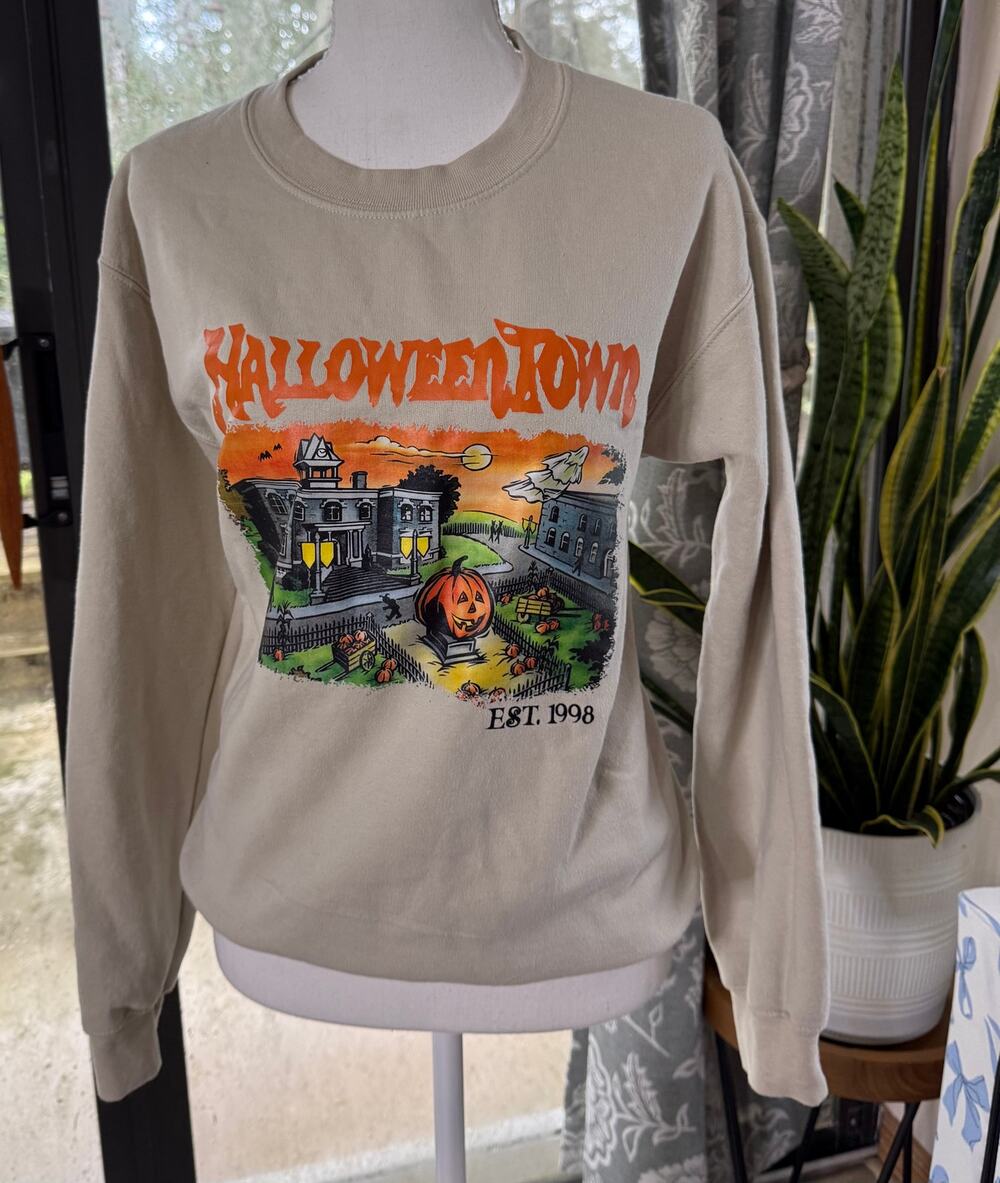 Halloweentown Est 1998 Gildan Heavy Blend Sand Graphic Sweatshirt Size S
